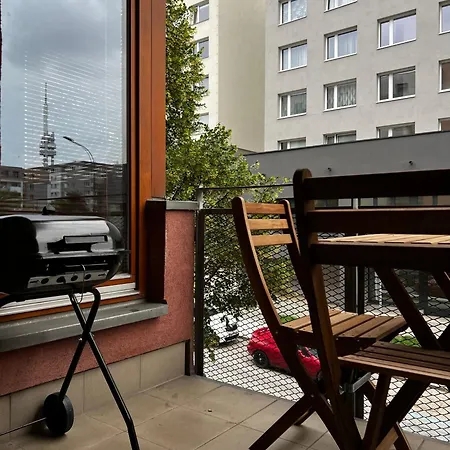 Two Modern With Complimentary Parking
