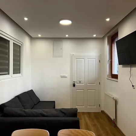 Two Modern With Complimentary Parking *