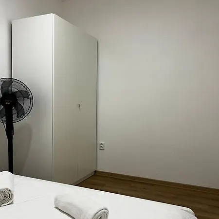Two Modern With Complimentary Parking Apartament