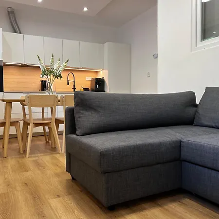 Two Modern With Complimentary Parking *