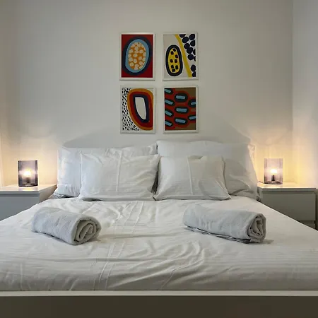 Two Modern With Complimentary Parking Apartament *