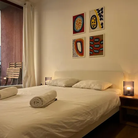 Two Modern With Complimentary Parking Apartament *