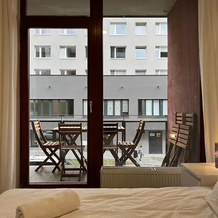 Two Modern With Complimentary Parking Praga