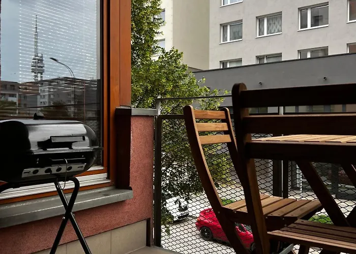Two Modern With Complimentary Parking