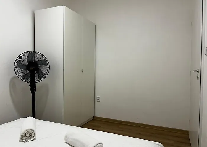 Two Modern With Complimentary Parking Apartman