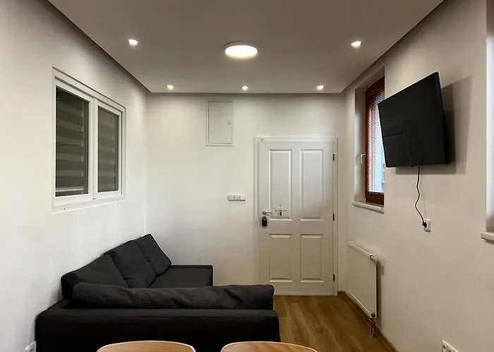 Two Modern With Complimentary Parking *