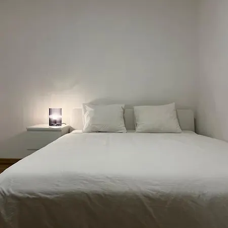 Two Apartments, Free Parking, Close To The Center Daire *
