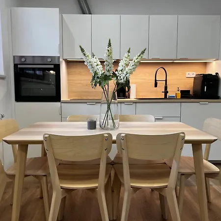 Two Apartments, Free Parking, Close To The Center Daire