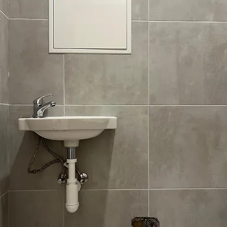 Two Apartments, Free Parking, Close To The Center Daire